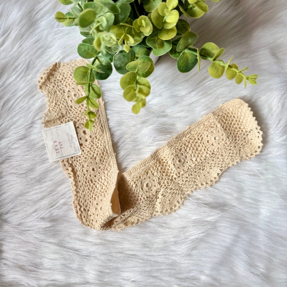 Vintage Hand Crochet Lace Trim Ivory Cotton Floral Scalloped Edge 4” x 21”‎